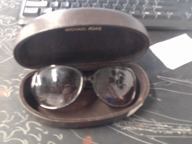 Lunette pour femme dans etui