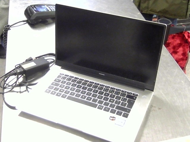 Laptop 8gb ram+amd ryzen5 3500u+238gb