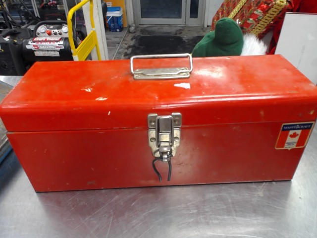 Tool box avec outils divers