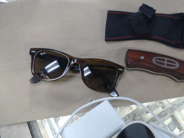 Light brown gradient in case