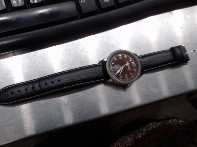 Montre ton brun avec bracelet cuir