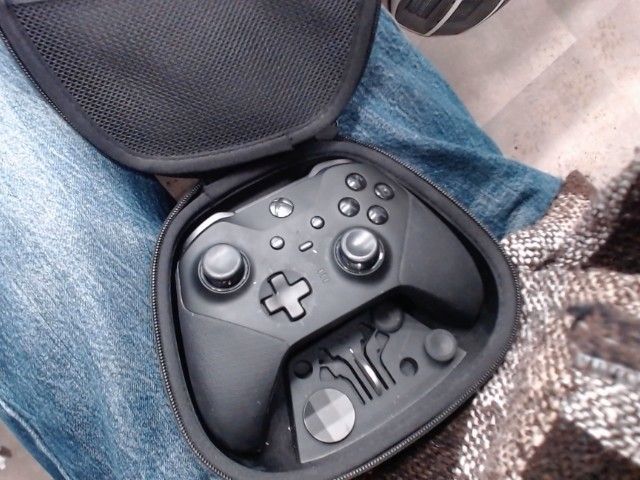 Manette elite 2 bien us� ss chrg