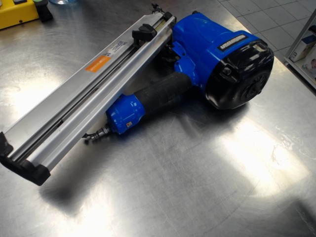 Cloueuse de charpent mastercraft