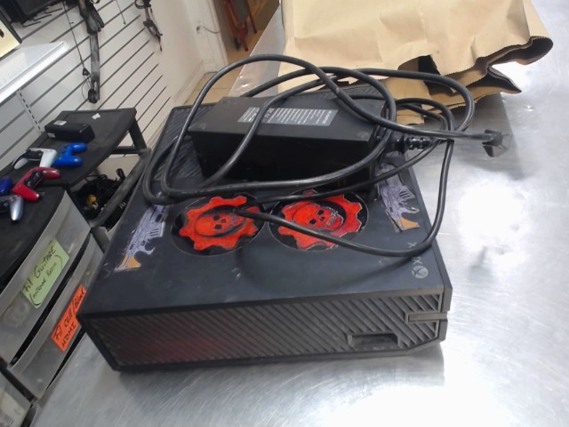 Xbox one 1rst gen + chrg no man