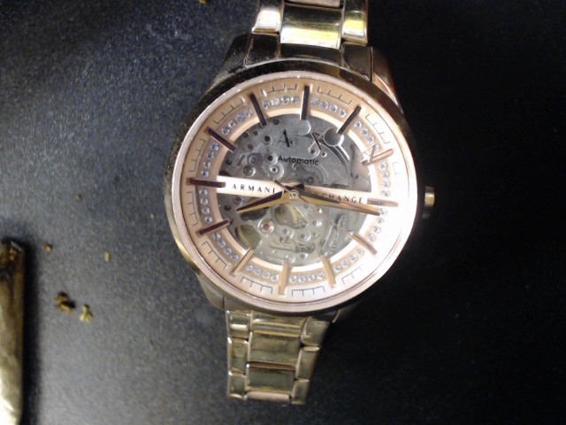 Montre couleur or rose