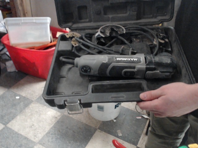 Oscillation tool