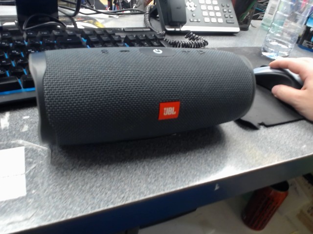 Speaker jbl avec charge