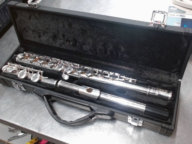 Silver color good copndition flut