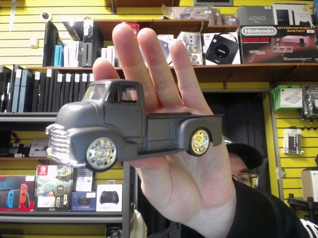 Pickup gris chevy  1/32