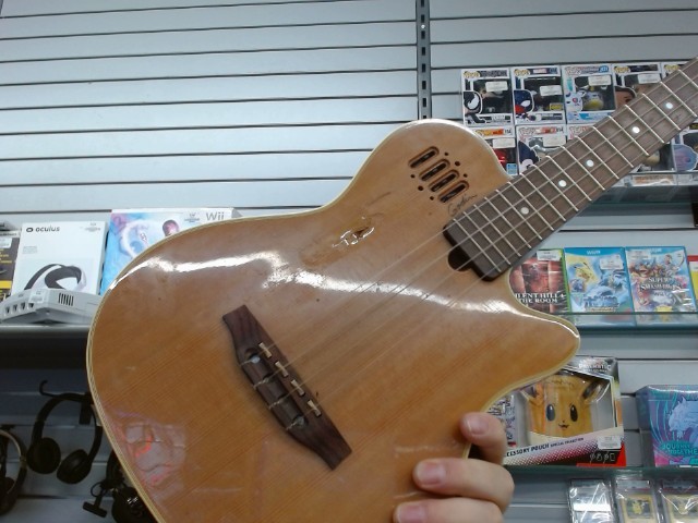 Ukulele dans case
