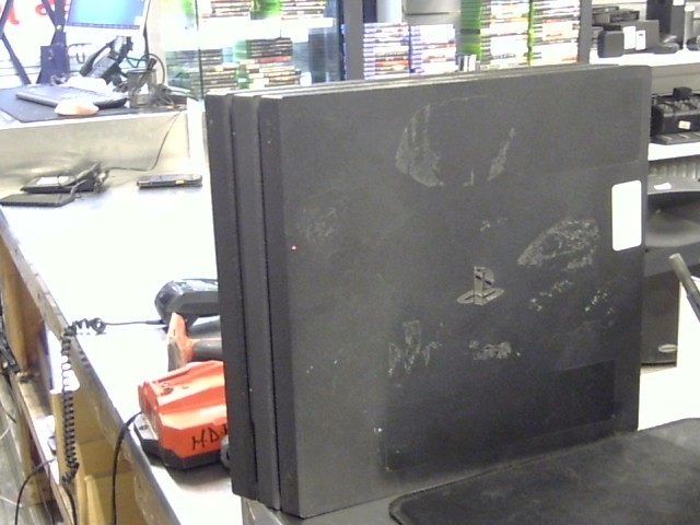 Ps4 pro 1tb used sans accessoire