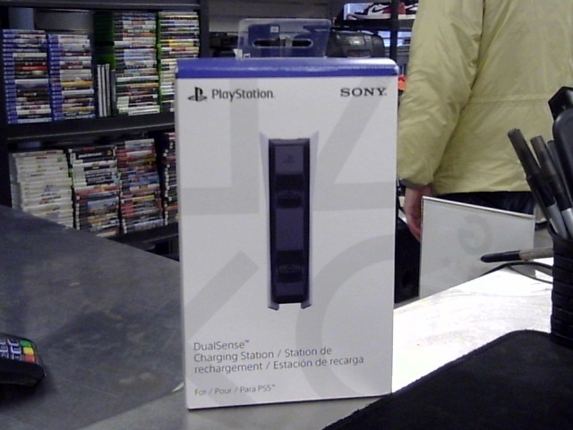 Dual sense charging station