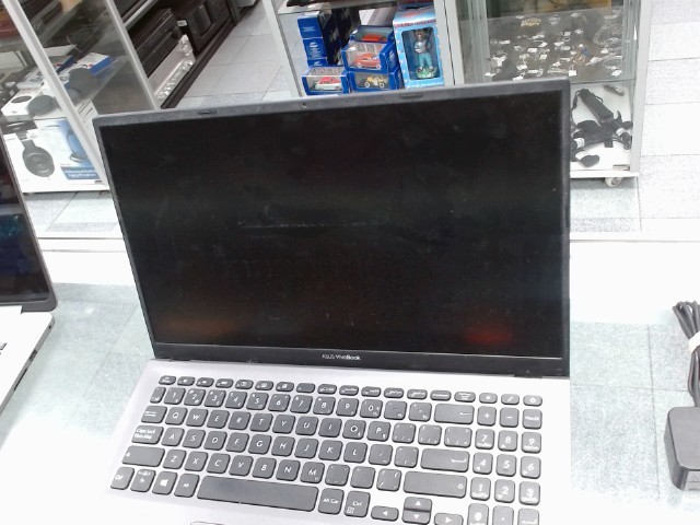 8cpu i5 8th/8gb ram/512ssd/15in/batt ok