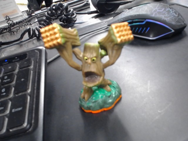 Skylanders giants-stump smash