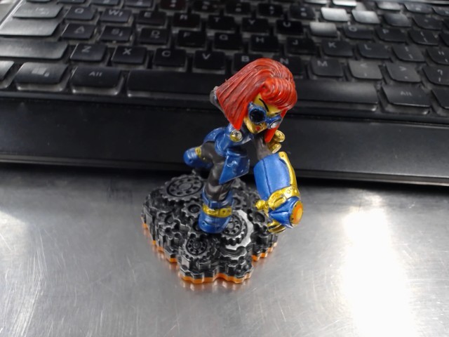 Skylanders giants-sprocket  damaged