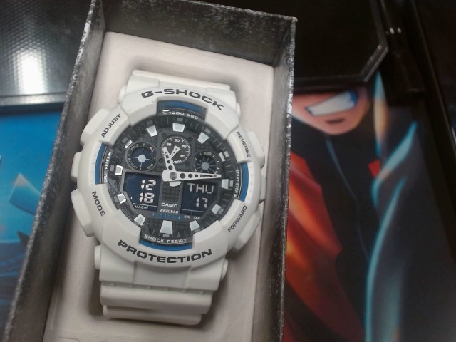 Montre gshock blanche avec boite