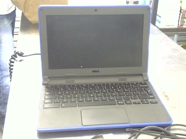 Laptop bleu avec chargeur