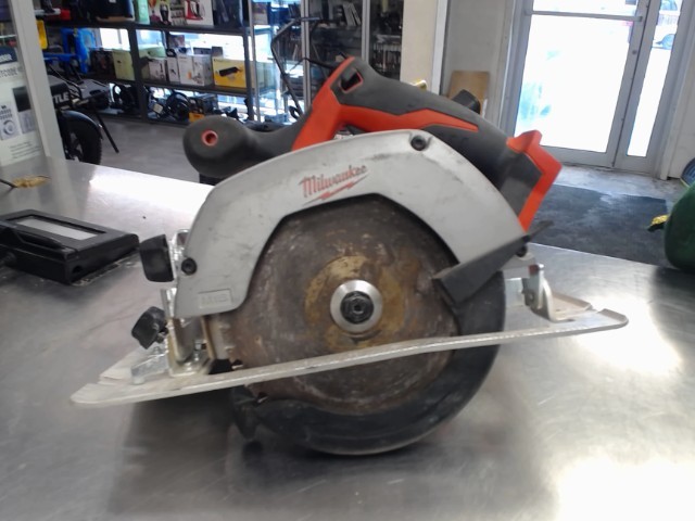 Scie circulaire milwaukee