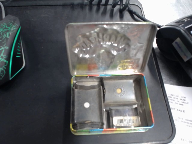 Lot of scraper heads in warheads box