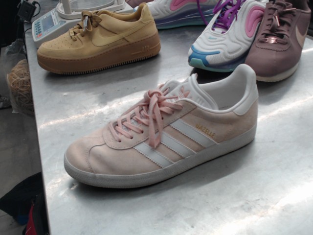 Adidas gazelle rose    8 1/2