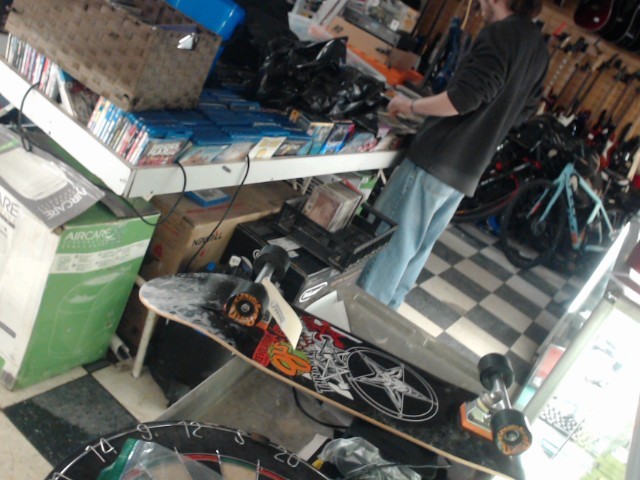 Skateboard avec roues