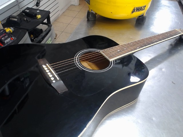Guitare accoustique noire