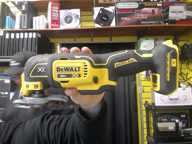 Outil polyvalent sans fil outil seul