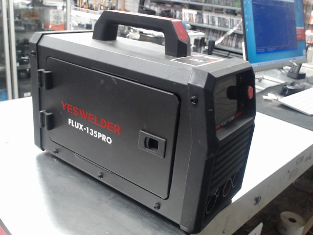 Poste a souder yeswelder noir et rouge