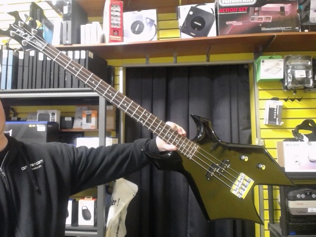 Basse �tectrique noire