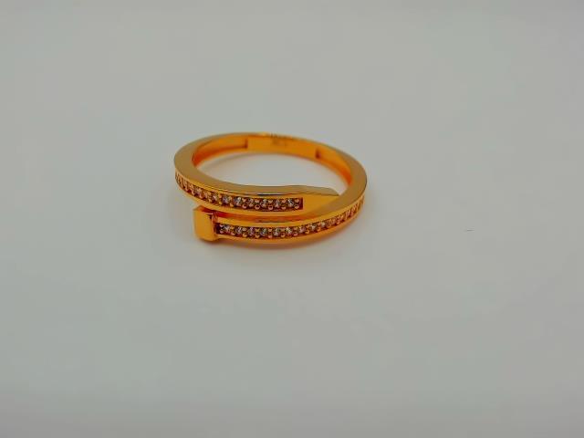 Bague en or 10kt new taille 7