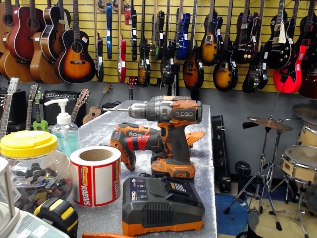 Drill impact avec batt et chargeur