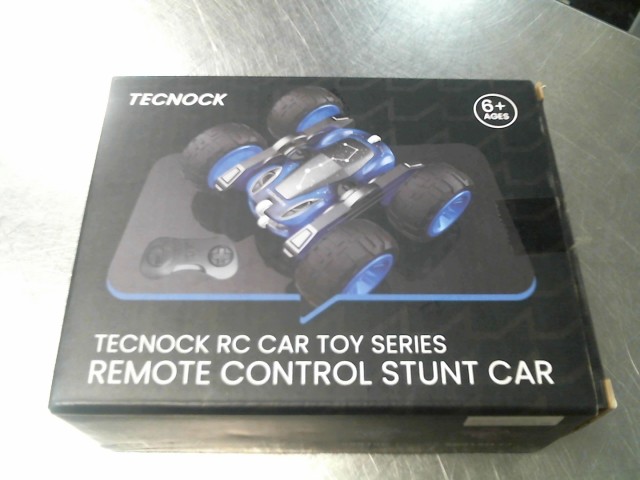 Jouet voiture t�l�command� bleu avec boi