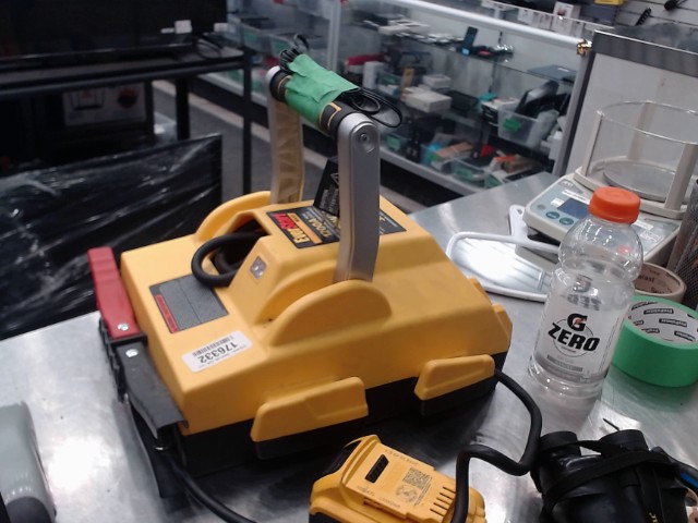 Starter pour voiture jaune