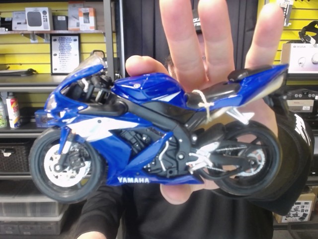 Moto de collection bleu yamaha