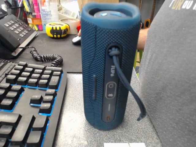 Speaker couleur bleu seul sans chargeur