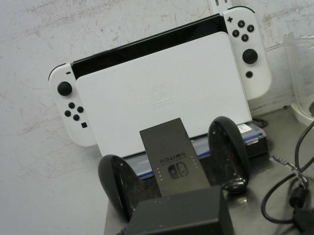 Nintendo switch avec joycon et stand