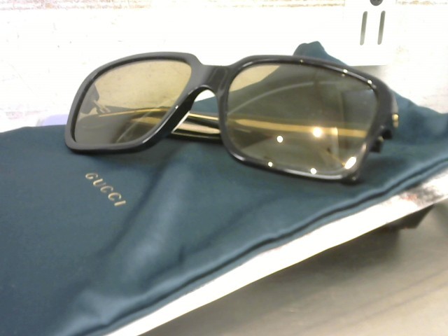 Lunettes de soileil gucci avec sac