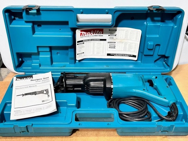 Scie sauteuse makita + case