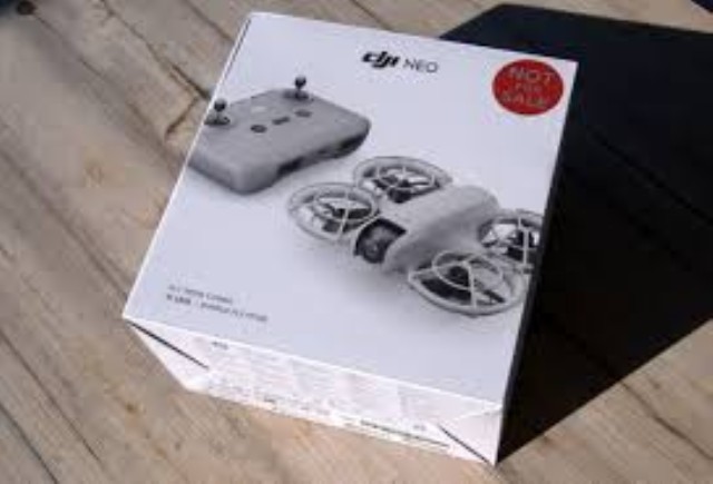 Drone dans boite dji neo fly more