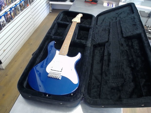 Guitare electrique pacifica avec case