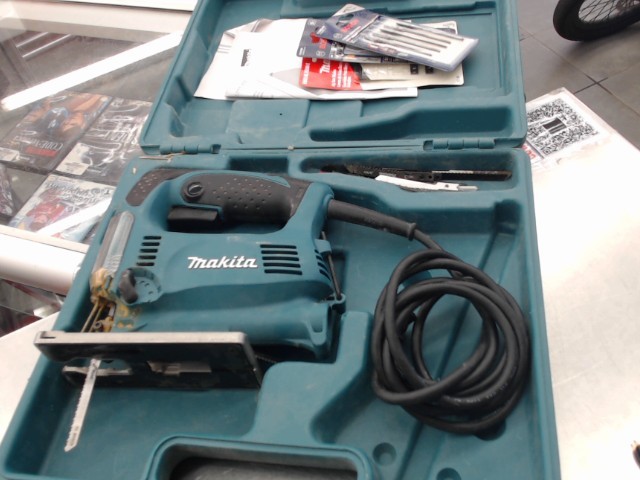 Scie sauteuse makita avec case