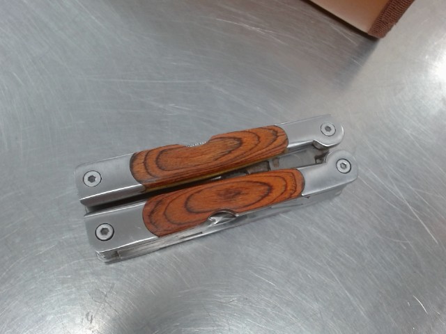 Pinces retractable avec lames