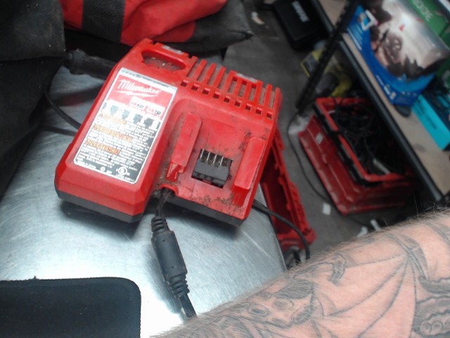 Chargeur m12 et m18 pour auto