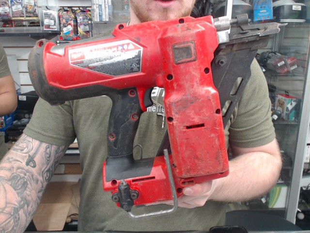 Framing nailer milwaukee a batterie