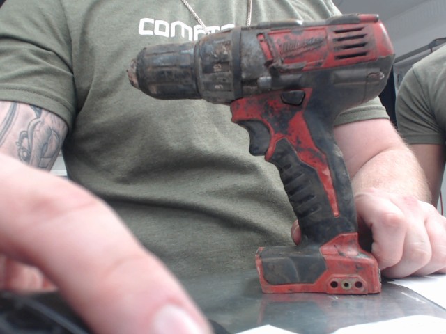 Drill milwaukee a batterie asser ruff