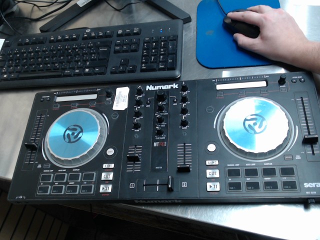 Numark mixtrack pro 3