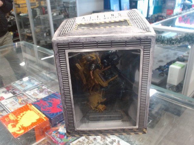 Figurine alien colonial marines+jeux ps3