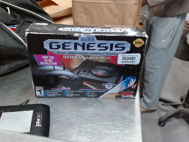 Sega genesis mini en boite