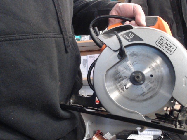 Scie circulaire corded