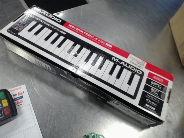 Keystation dans sa boite ss fil